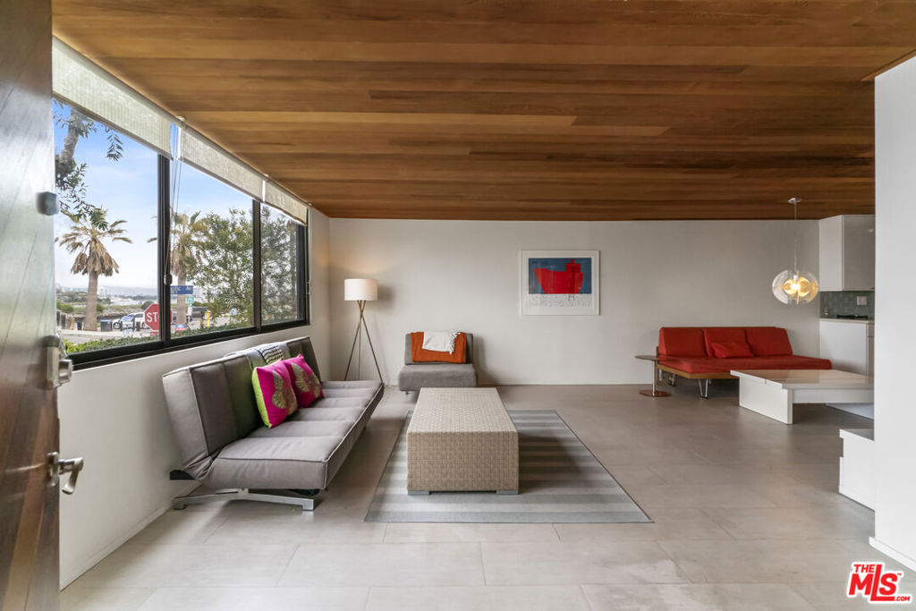 6209 Pacific Avenue 102