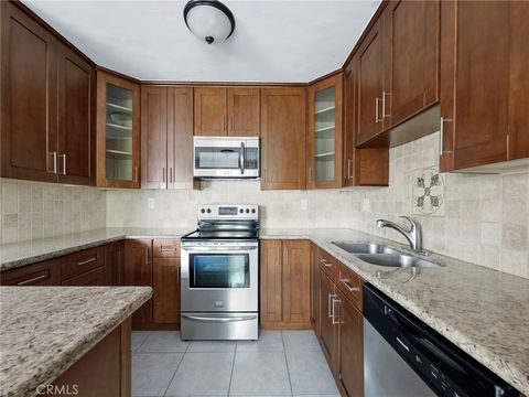 Photo of 18547 Collins Street #B24, Tarzana, CA 91356 (MLS # SR26052966)