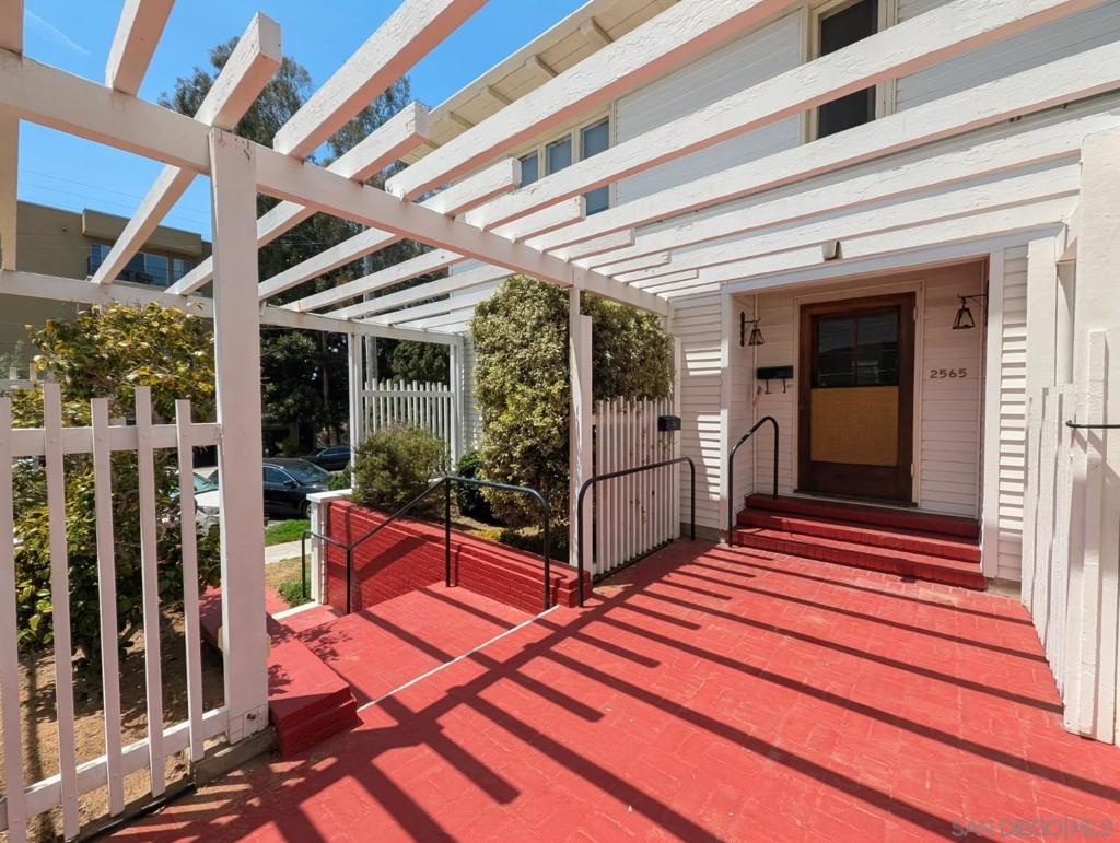 2561 S Albatross ST, San Diego CA 92101
