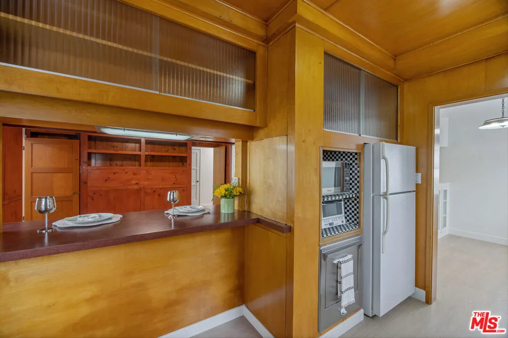 Los Angeles, California 90049, United States, 3 Bedrooms Bedrooms, ,2 BathroomsBathrooms,Residential,Active,239616