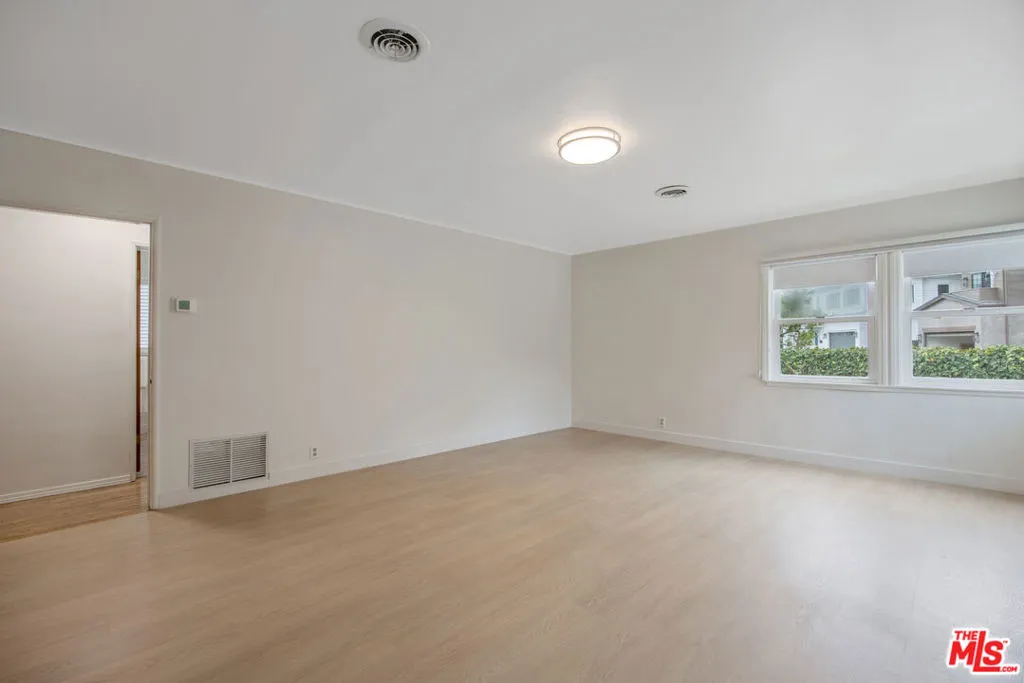 Los Angeles, California 90049, United States, 3 Bedrooms Bedrooms, ,2 BathroomsBathrooms,Residential,Active,239616