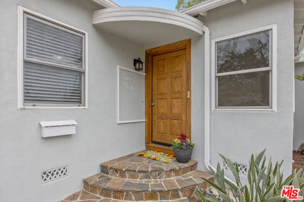 Los Angeles, California 90049, United States, 3 Bedrooms Bedrooms, ,2 BathroomsBathrooms,Residential,Active,239616