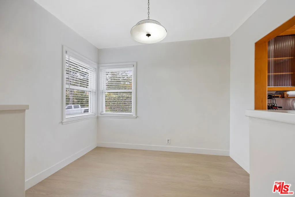 Los Angeles, California 90049, United States, 3 Bedrooms Bedrooms, ,2 BathroomsBathrooms,Residential,Active,239616