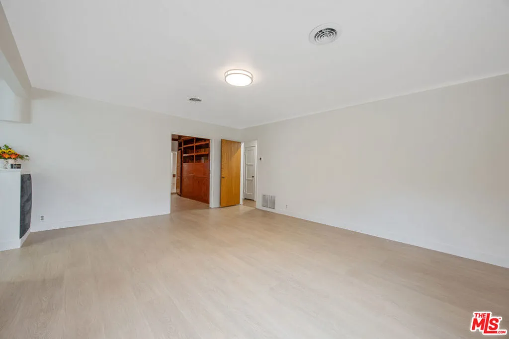 Los Angeles, California 90049, United States, 3 Bedrooms Bedrooms, ,2 BathroomsBathrooms,Residential,Active,239616