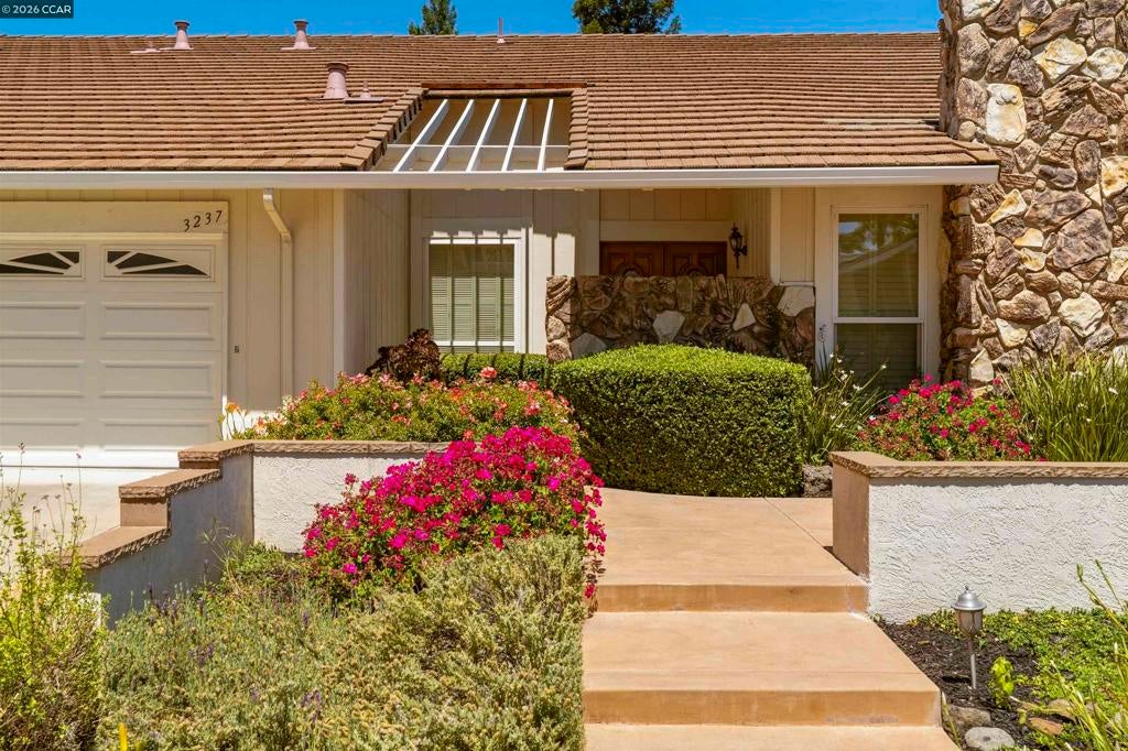 3237 Vera Cruz Dr