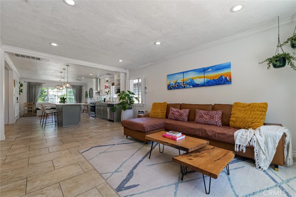 22915 Saticoy Avenue