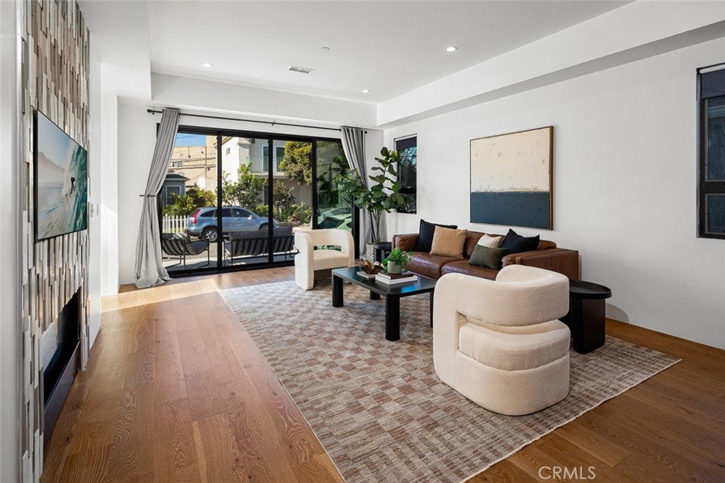 5776 Campo Walk