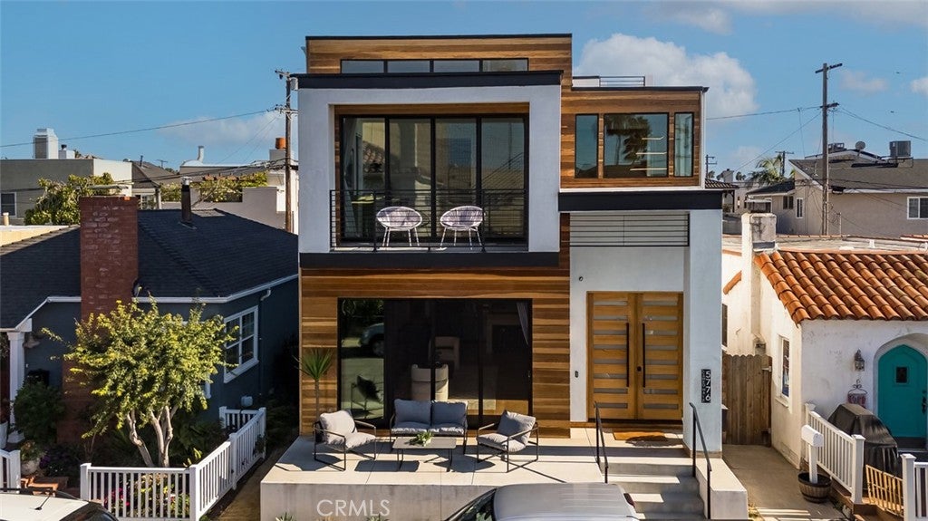 5776 Campo Walk