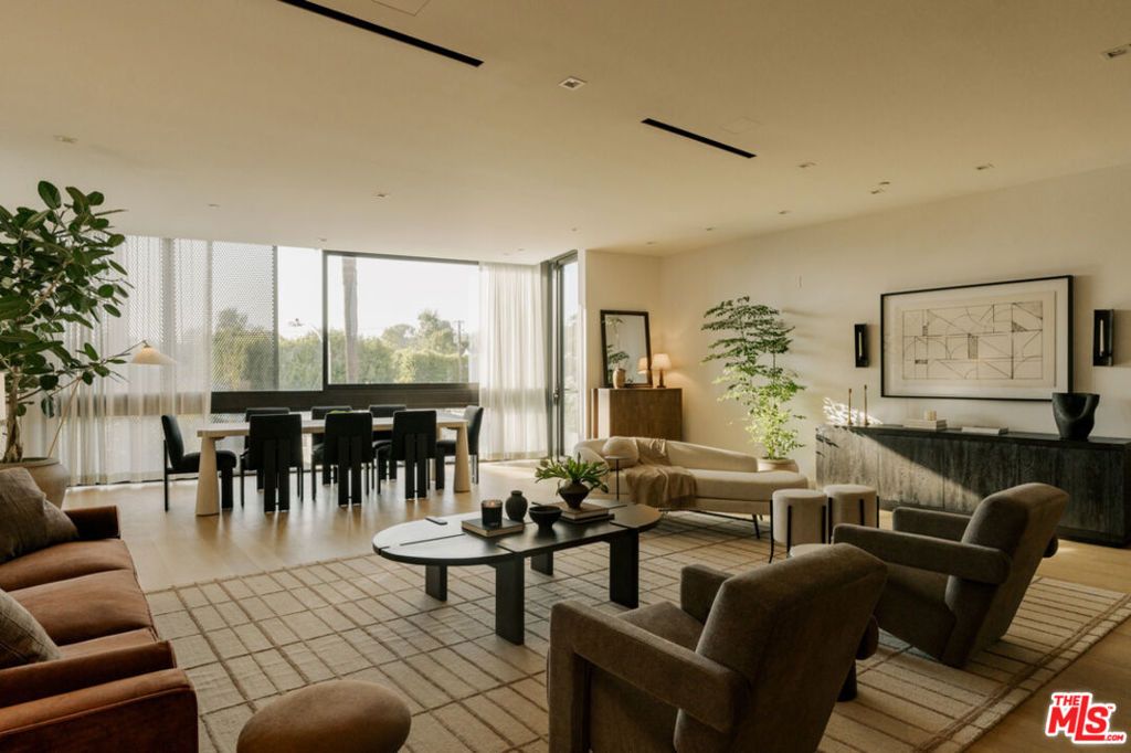 Photo of 702 N Doheny Drive #302, West Hollywood, CA 90069 (MLS # 25623717)