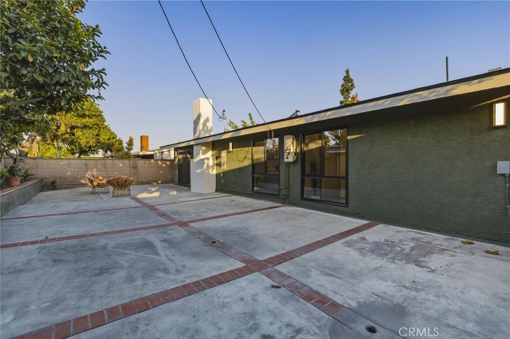 5797 Crescent