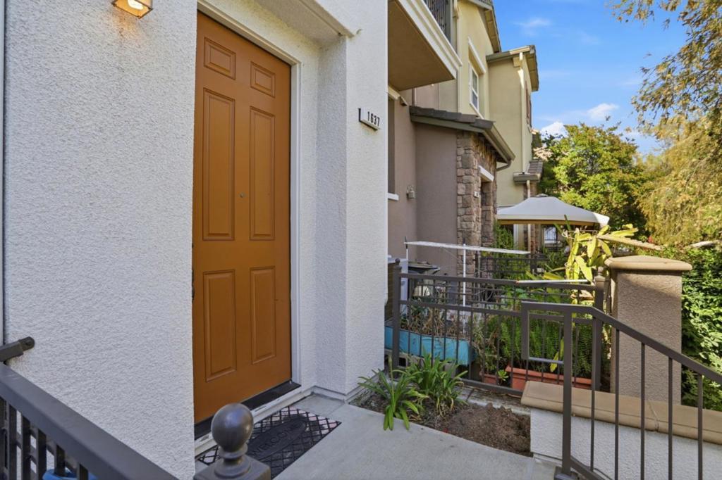 1637 Mabury Road