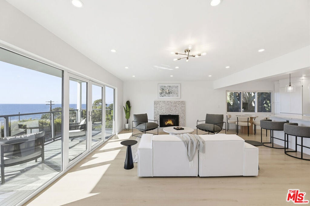 2442 S Coast Highway 3