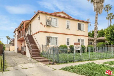 Photo of 917 N Ardmore Avenue, Los Angeles, CA 90029 (MLS # 26935633)
