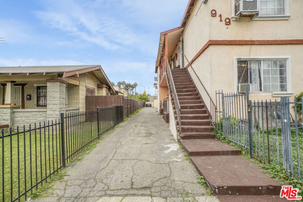 917 N Ardmore Avenue