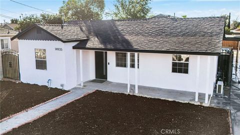 14935 Hibiscus Fontana CA 92335