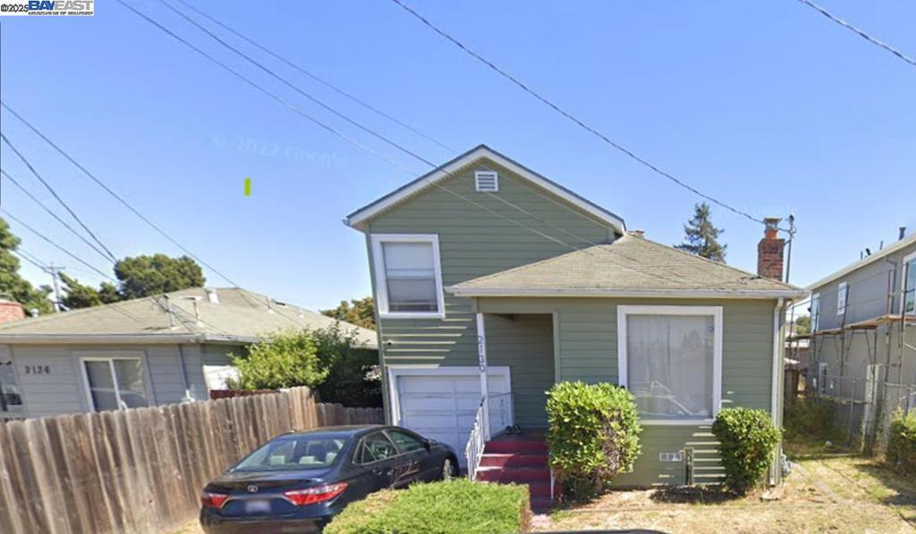 Welcome to this split level home that has it's own charm to it. Nestled in a desired location of Oakland. Enjoy the open floor plan, spacious kitchen, hardwood floors, splendid backyard, bonus room and MUCH MORE! Near shopping centers, quick access to 580 freeway, and near San Leandro BART. A commuters dream! Great opportunity for those looking to get their 1st time home. Just minutes drive to San Leandro.