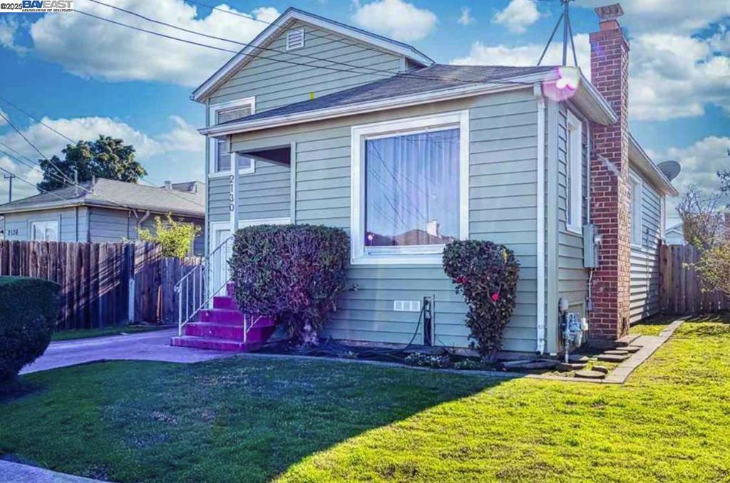 Welcome to this split level home that has it's own charm to it. Nestled in a desired location of Oakland. Enjoy the open floor plan, spacious kitchen, hardwood floors, splendid backyard, bonus room and MUCH MORE! Near shopping centers, quick access to 580 freeway, and near San Leandro BART. A commuters dream! Great opportunity for those looking to get their 1st time home. Just minutes drive to San Leandro.