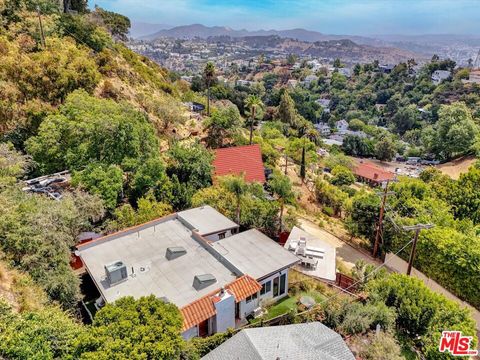 Photo of 2007 Barcelona Drive, Los Angeles, CA 90046 (MLS # 26856959)