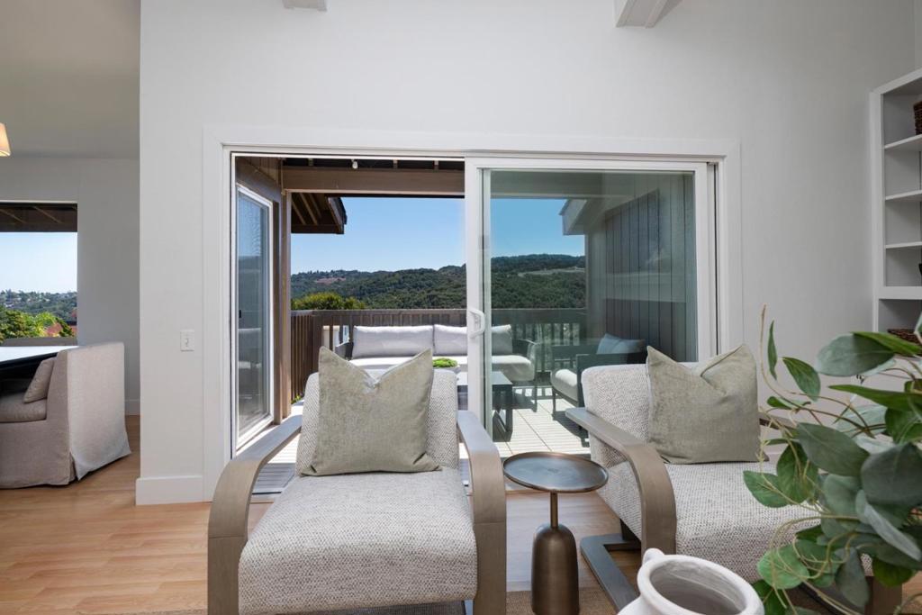 3374 La Mesa Drive 15