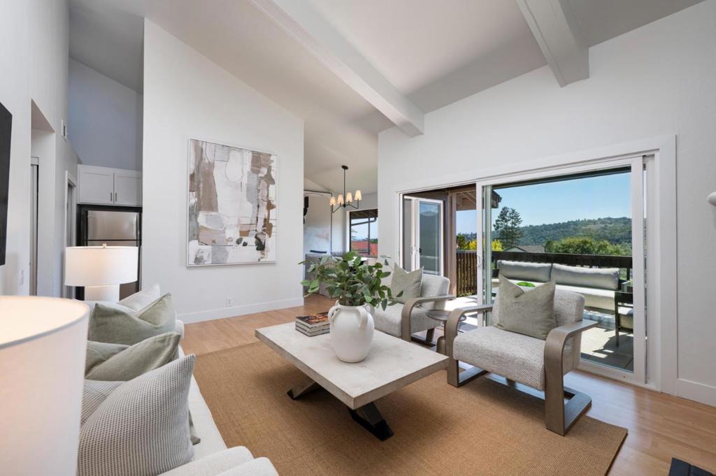 3374 La Mesa Drive 15