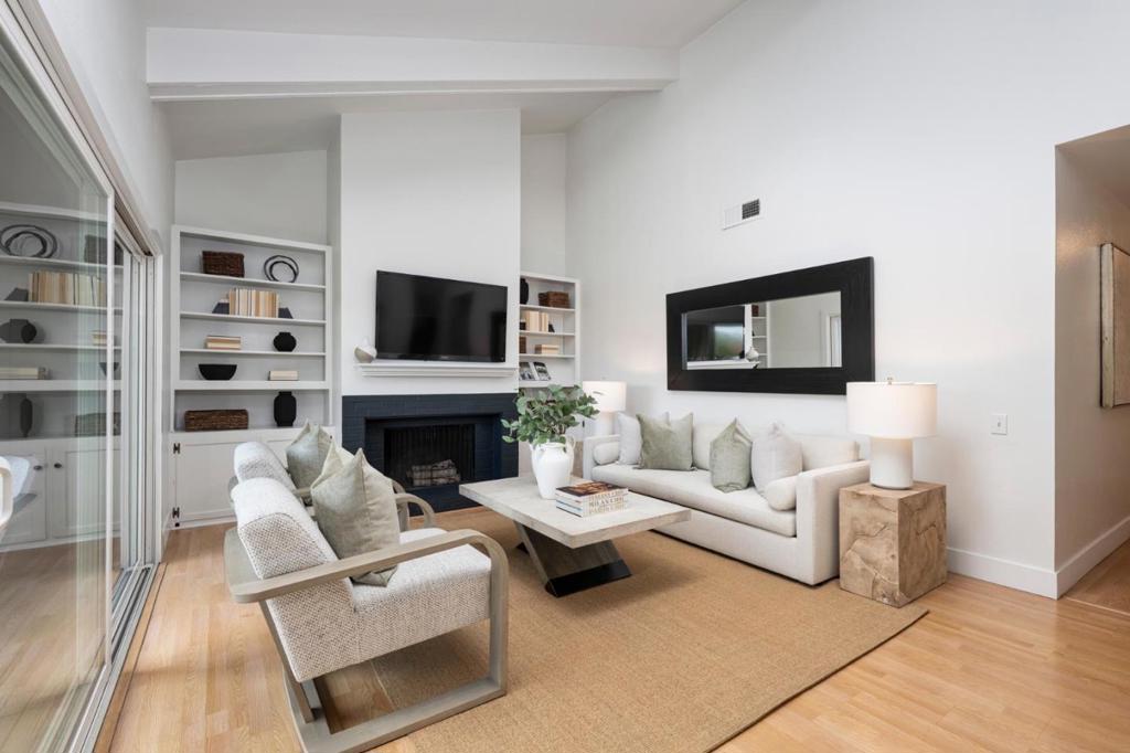 3374 La Mesa Drive 15