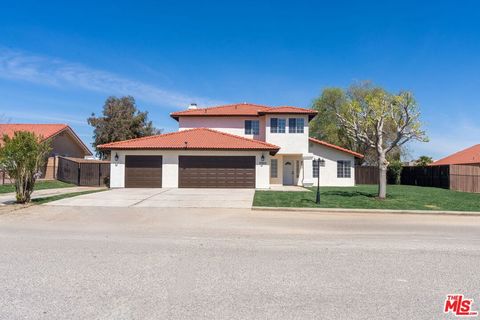 Photo of 17590 El Cajon Drive, Hesperia, CA 92345 (MLS # 26791333)