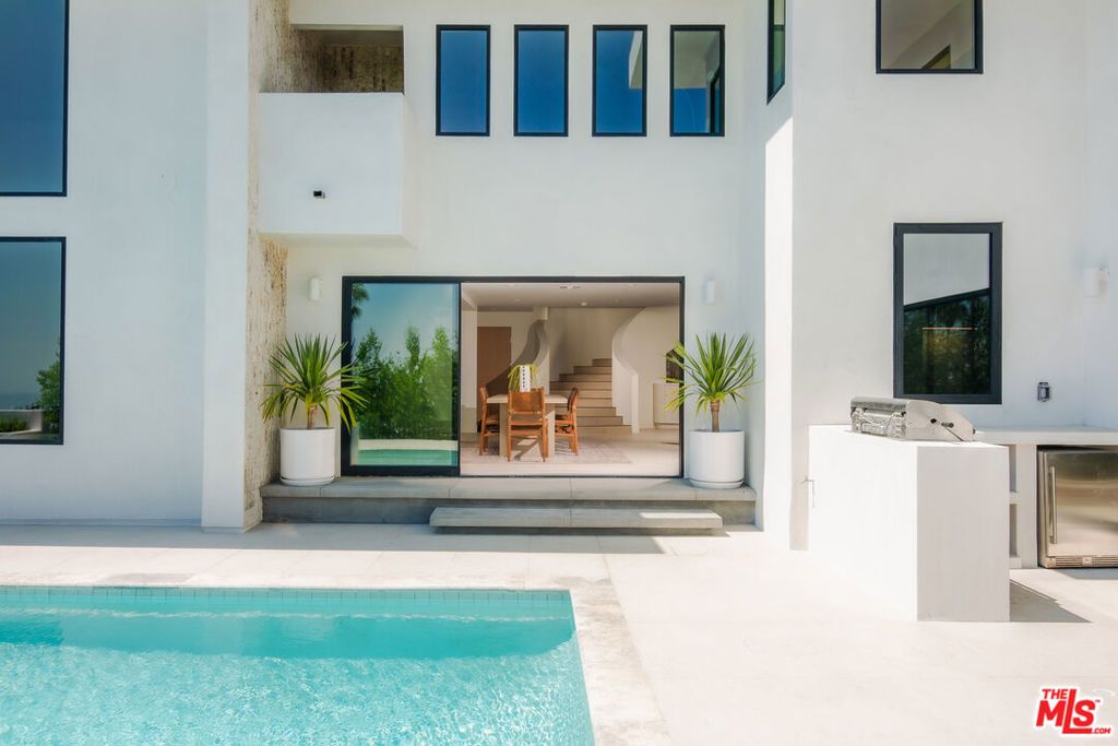 Photo of 2380 Venus Drive, Los Angeles, CA 90046 (MLS # 25576961)