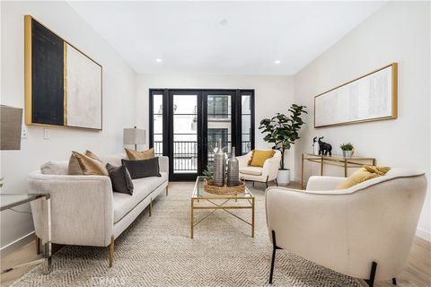 Photo of 1333 S Orange Grove Avenue #401, Los Angeles, CA 90019 (MLS # PF26033575)