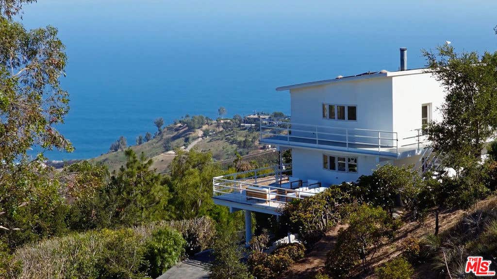 Photo of 21733 Castlewood Drive, Malibu, CA 90265 (MLS # 26847921)