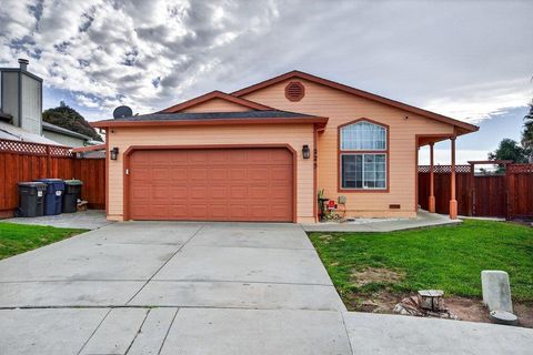 Photo of 225 Kimberly Ln, Watsonville, CA 95076 (MLS # ML82039425)