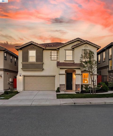 Photo of 2525 2525 Modena Dr. Dr, Pittsburg, CA 94565 (MLS # 41126104)