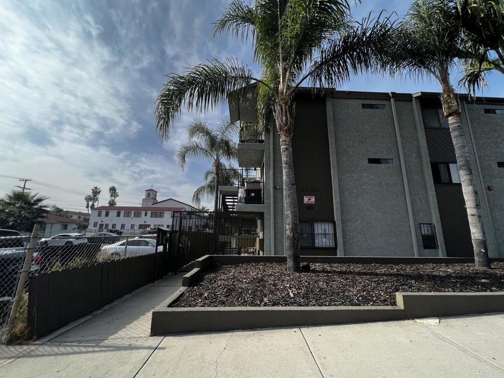 4120 Estrella Ave 1