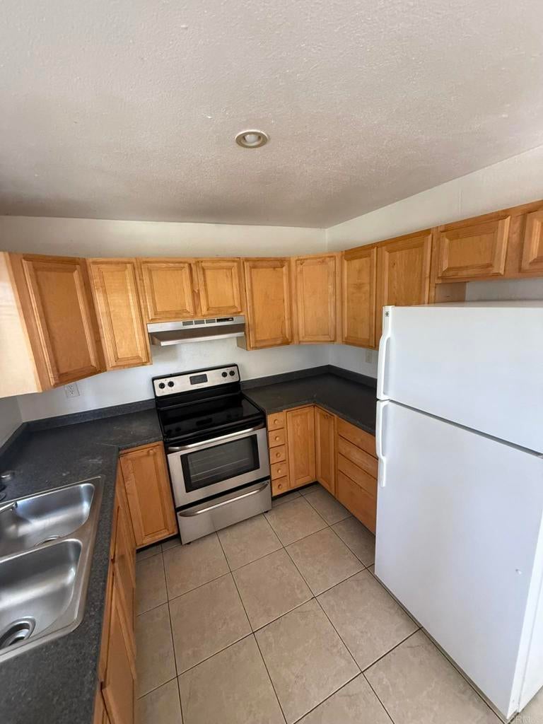 4120 Estrella Ave 1