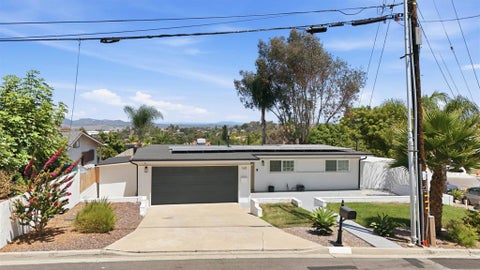 Photo of 168 Manton Way Way, Vista, CA 92084 (MLS # 260019694SD)