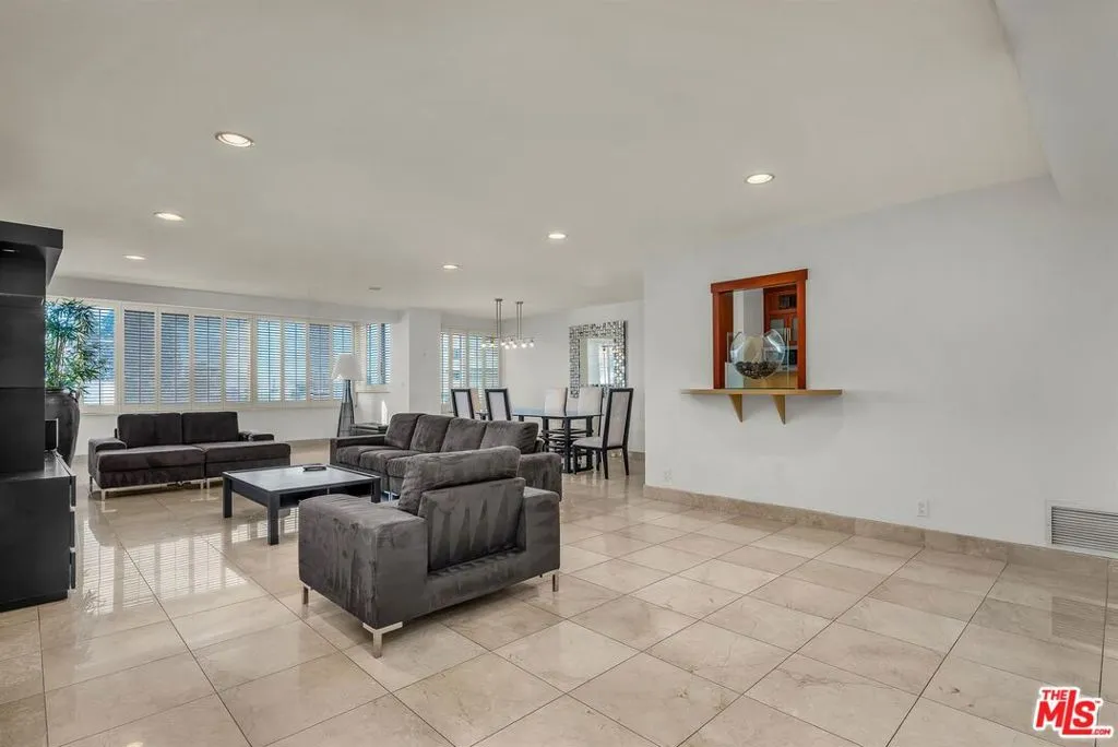 Los Angeles, California 90024, United States, 1 Bedroom Bedrooms, ,1 BathroomBathrooms,Residential,Active,253033