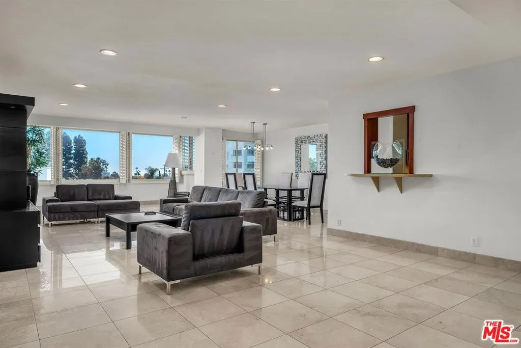 Los Angeles, California 90024, United States, 1 Bedroom Bedrooms, ,1 BathroomBathrooms,Residential,Active,253033