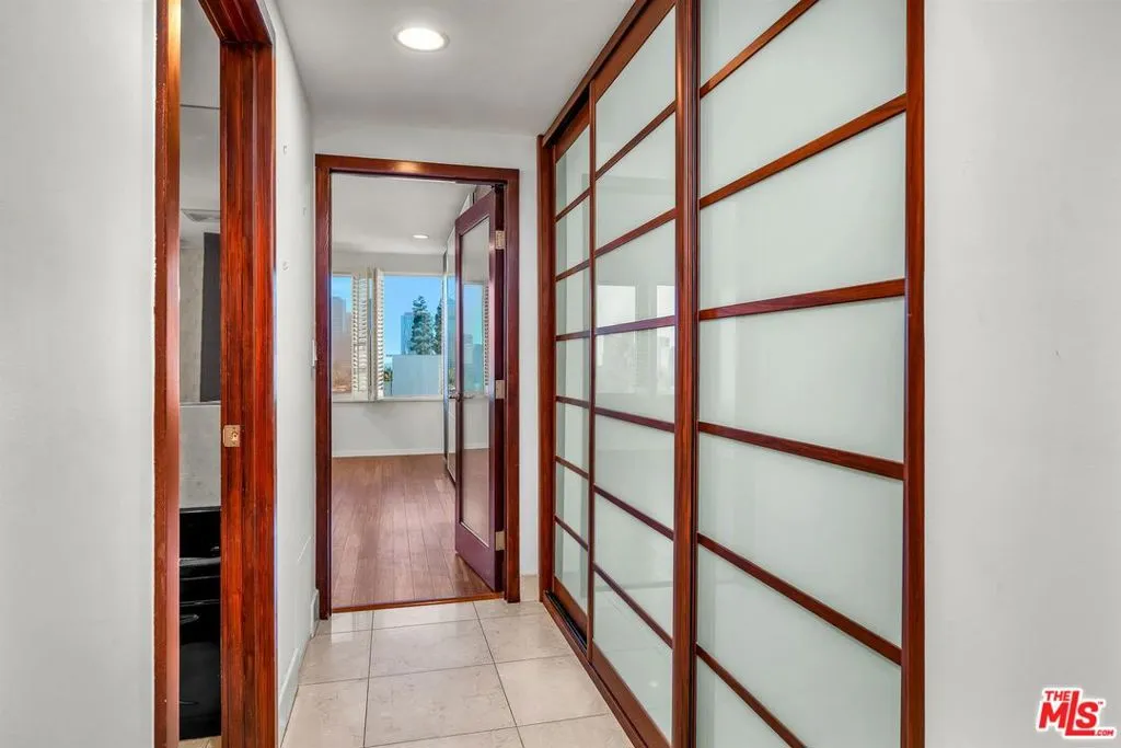 Los Angeles, California 90024, United States, 1 Bedroom Bedrooms, ,1 BathroomBathrooms,Residential,Active,253033