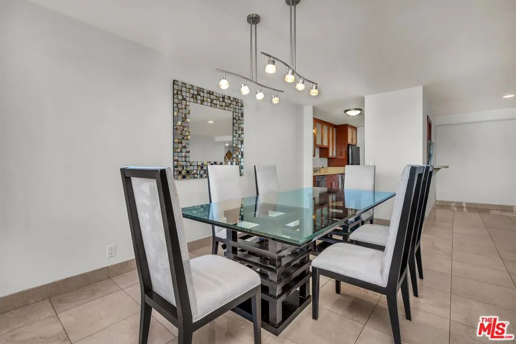 Los Angeles, California 90024, United States, 1 Bedroom Bedrooms, ,1 BathroomBathrooms,Residential,Active,253033