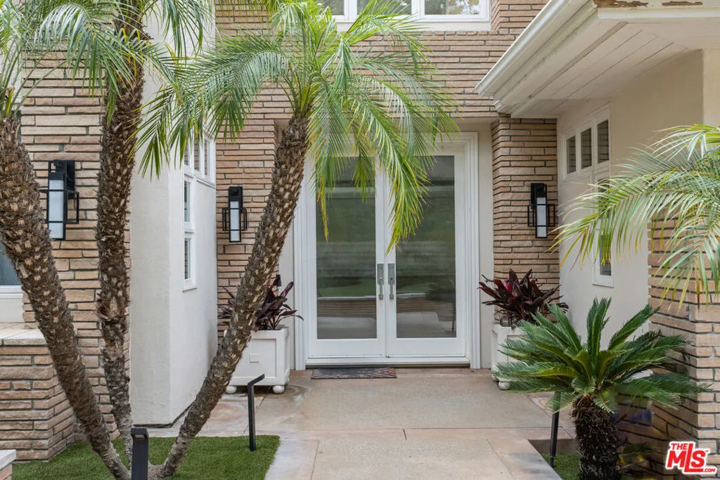 Westlake Village, California 91361, United States, 5 Bedrooms Bedrooms, ,6 BathroomsBathrooms,Residential,Active,210269