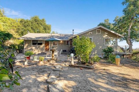 Tiny photo for 24854 Skyland Road, Los Gatos, CA 95033 (MLS # ML82037619)