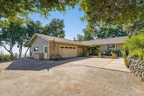 Tiny photo for 24854 Skyland Road, Los Gatos, CA 95033 (MLS # ML82037619)