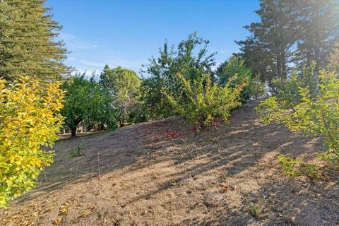 Tiny photo for 24854 Skyland Road, Los Gatos, CA 95033 (MLS # ML82037619)