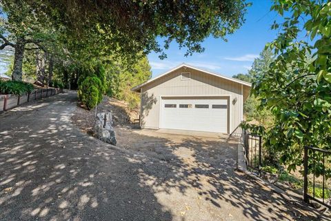 Tiny photo for 24854 Skyland Road, Los Gatos, CA 95033 (MLS # ML82037619)