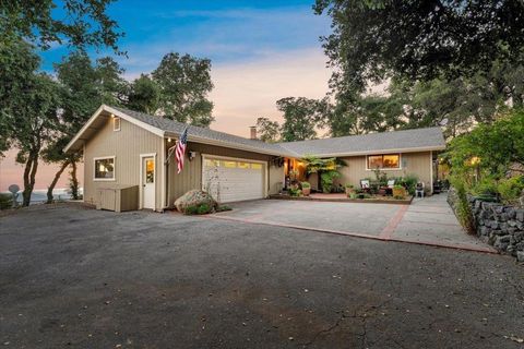 Tiny photo for 24854 Skyland Road, Los Gatos, CA 95033 (MLS # ML82037619)