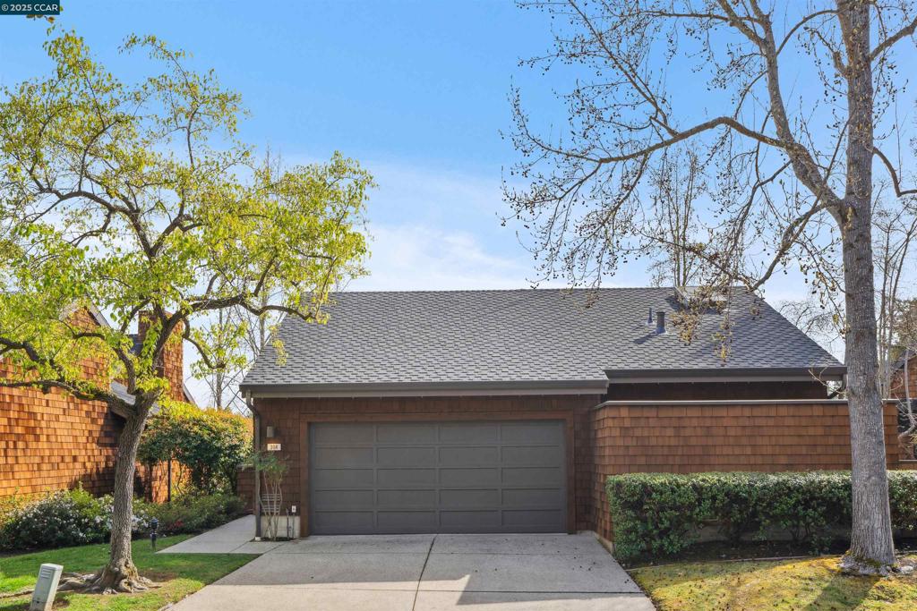 Orindawoods Beauty! Don’t miss this unique opportunity to have all the space you desire (2,600± square feet), a glorious updated light and bright floor plan with exceptional views in the very best Orindawoods location. This beautiful four bedroom, two and one half bathroom home features elegant spacious rooms with vaulted ceilings and walls of glass welcoming in all day natural light. Lives like a single story with a breathtaking primary suite on the main level, and a fabulous lower level consisting of three additional rooms that are ideal for a home office, a den/study and/or guest rooms, this home has a one of a kind versatile layout...unlike any other. A REALLY REALLY special find!