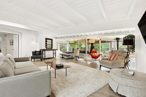 Photo of 261 Cordoba Way, Palm Desert, CA 92261 (MLS # 219145927DA)