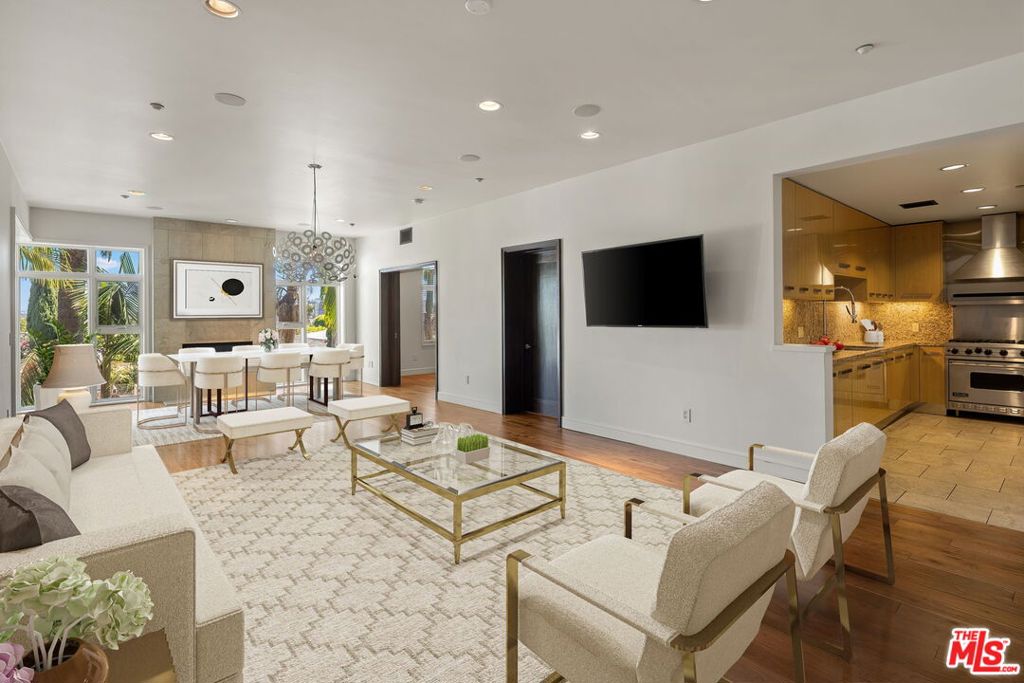 Photo of 447 N Doheny Drive #305, Beverly Hills, CA 90210 (MLS # 26995221)