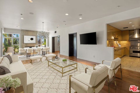 Photo of 447 N Doheny Drive #305, Beverly Hills, CA 90210 (MLS # 26995221)