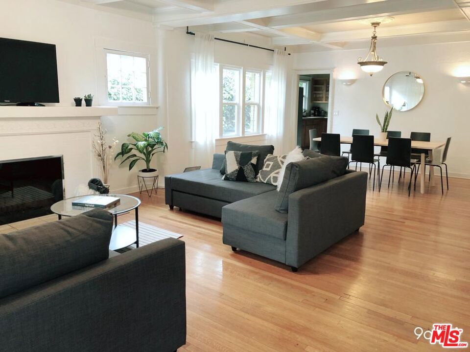 2005 N Beachwood Drive