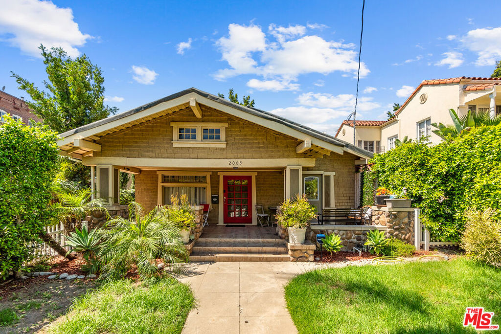 2005 N Beachwood Drive